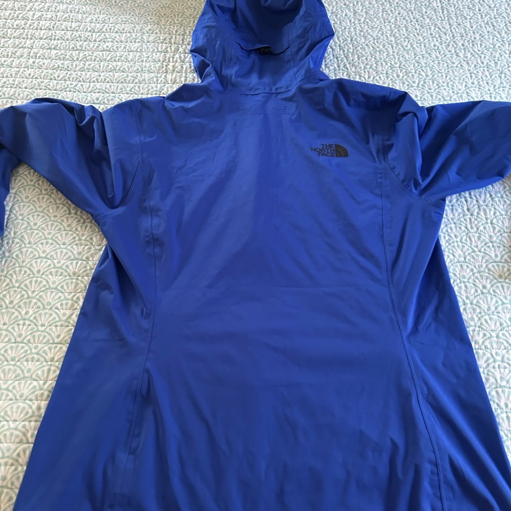 Never worn, THE NORTH FACE Women’s Venture Waterproof Hooded Rain Jacket